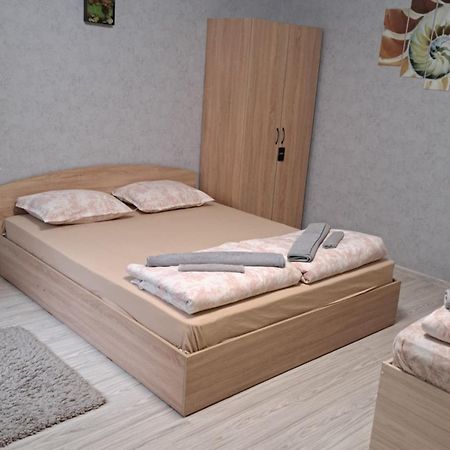 Къща Под Наем-Нощувки Tâgovişte Exterior foto