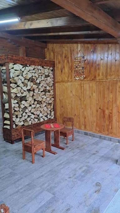 Къща Под Наем-Нощувки Tâgovişte Exterior foto